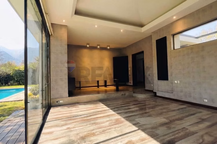 Casa de lujo , remodelada, con vistas al manquehue