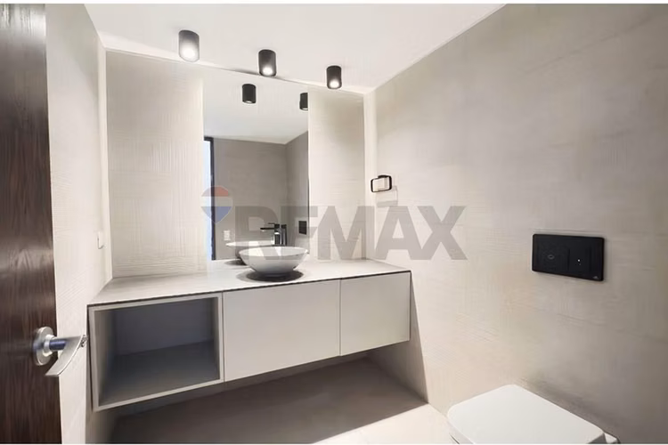 Casa de lujo , remodelada, con vistas al manquehue