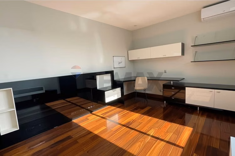 Casa de lujo , remodelada, con vistas al manquehue
