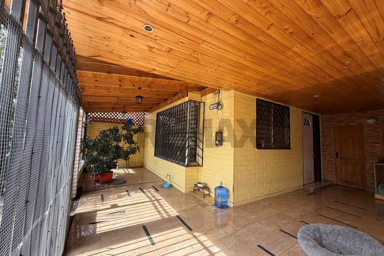 Amplia casa de 3 pisos en altos de quilicura - Imagen 5