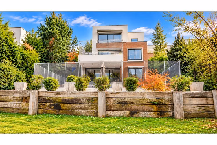 Casa venta! 5d + 5b, jardín piscina y más..