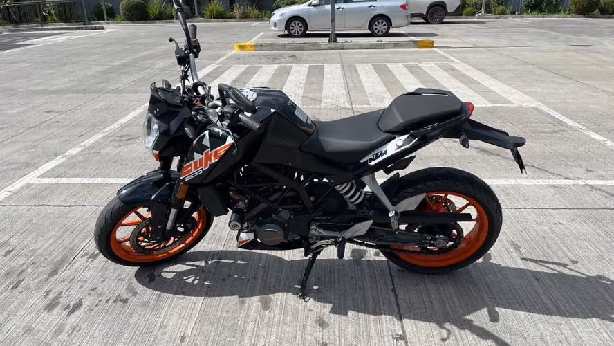 Vendo KTM duke 200 año 2023 - Imagen 2