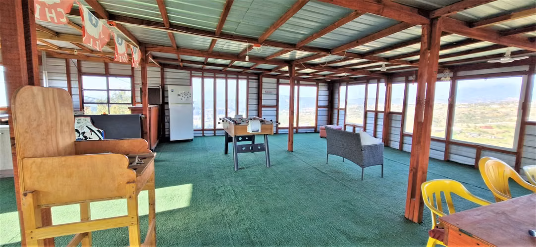 Parcela con casa y gran quincho en venta en Limache, 5.000 m2. - 125 M$
