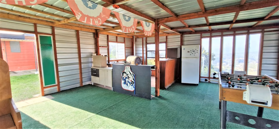 Parcela con casa y gran quincho en venta en Limache, 5.000 m2. - 125 M$
