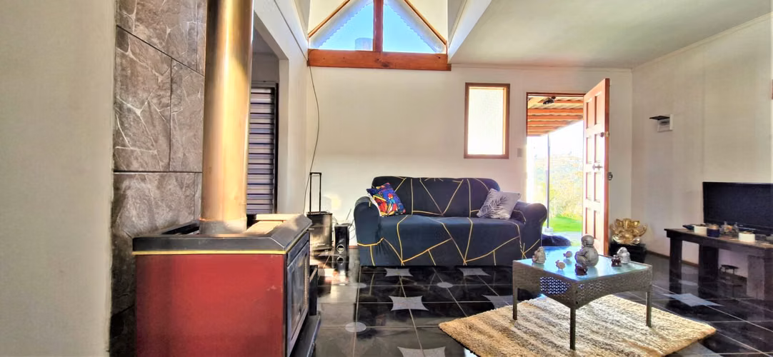 Parcela con casa y gran quincho en venta en Limache, 5.000 m2. - 118 M$