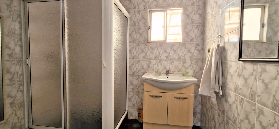 Parcela con casa y gran quincho en venta en Limache, 5.000 m2. - 125 M$