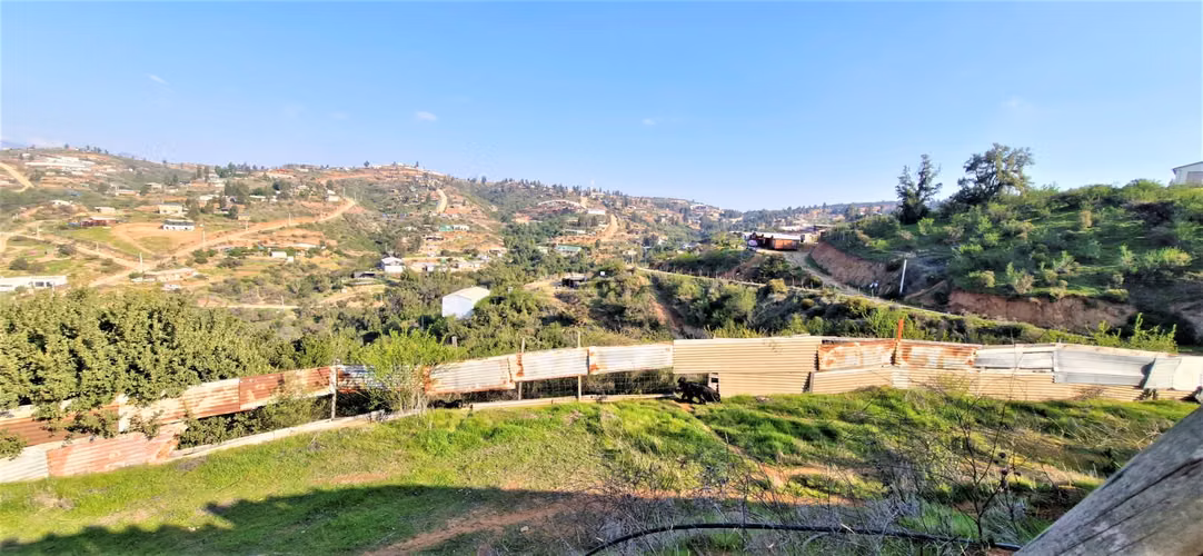 Parcela con casa y gran quincho en venta en Limache, 5.000 m2. - 125 M$