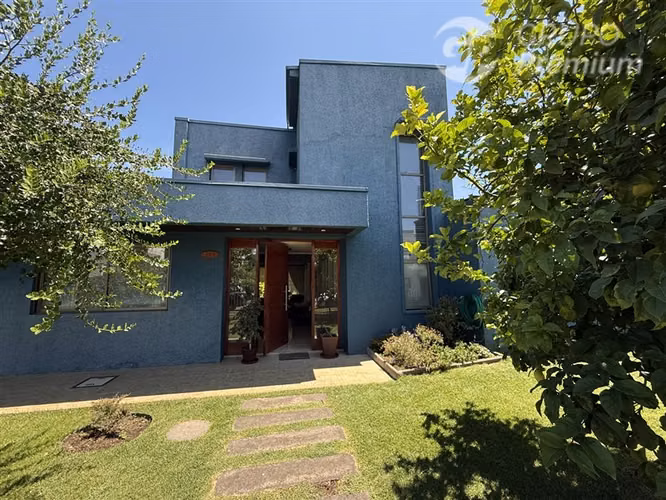 Casa en venta de 4 dorm. en Los Angeles