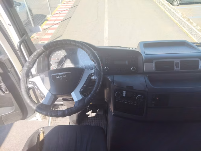 Tracto camion MAN modelo TGS28.360 6x2 - Imagen 19