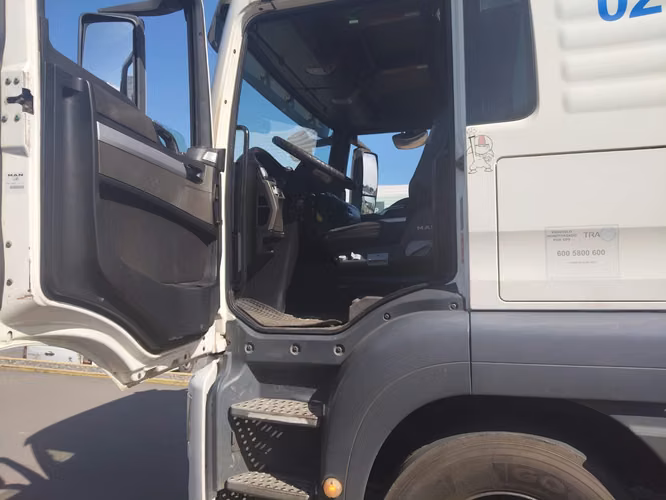 Tracto camion MAN modelo TGS28.360 6x2 - Imagen 15