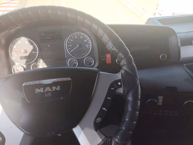 Tracto camion MAN modelo TGS28.360 6x2 - Imagen 18