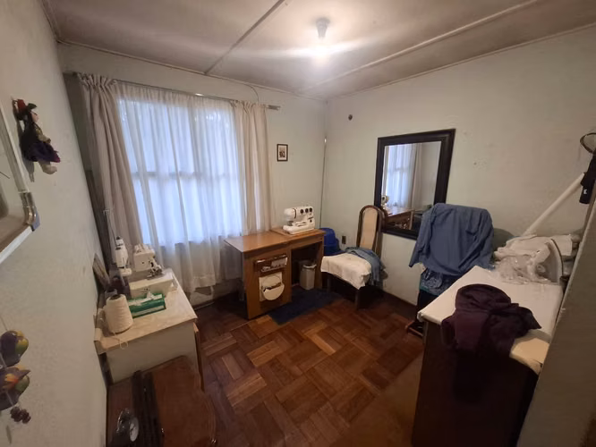 A cuadras del Metro Zapadores. Casa completa sólida en José Santos Ossa - Imagen 16