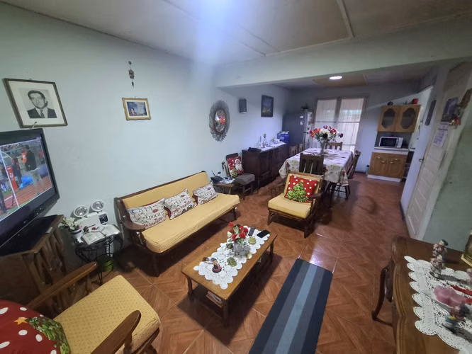 A cuadras del Metro Zapadores. Casa completa sólida en José Santos Ossa - Imagen 6