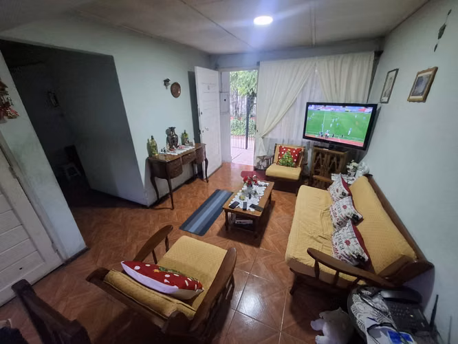 A cuadras del Metro Zapadores. Casa completa sólida en José Santos Ossa - Imagen 2
