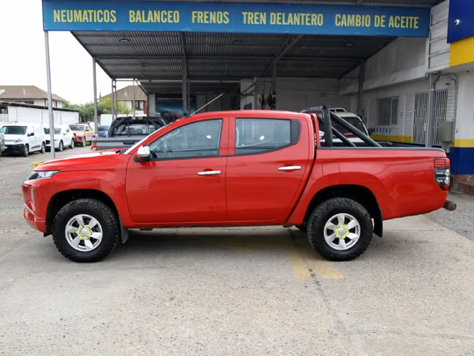 MITSUBISHI L200 2023 - Imagen 9