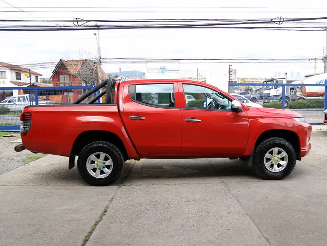 MITSUBISHI L200 2023 - Imagen 4