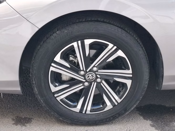 TOYOTA YARIS 2024
