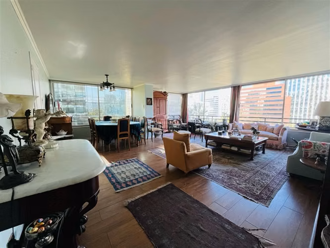Departamento en venta de 3 dorm. en Las Condes