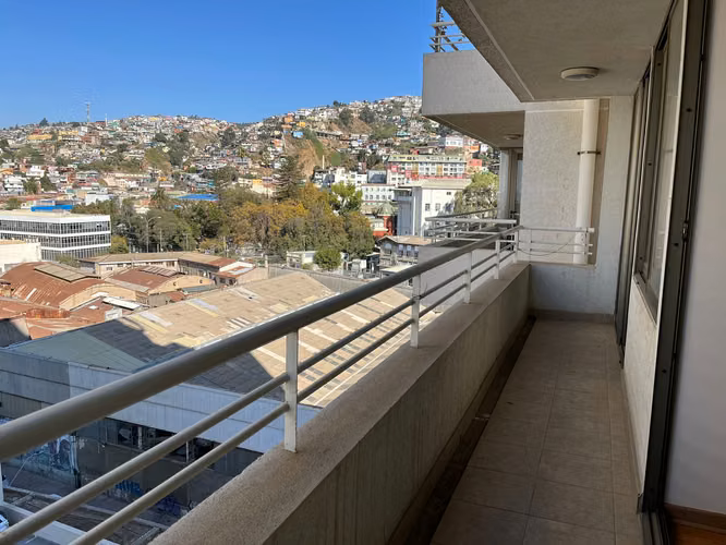 Departamento 2 dormitorios en arriendo, Av. Colón, Valparaíso.