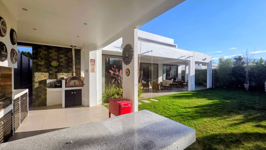 Casa arriendo en condominio (181838) - Imagen 1