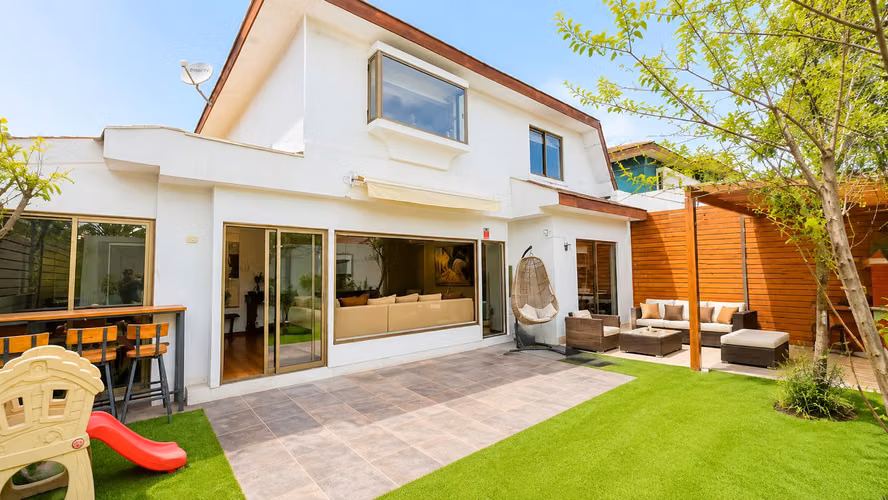 Amplia Casa en Sector San Joaquín | Alta Plusvalía y Excelente Conectividad