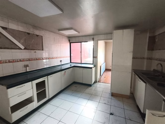 Casa en venta de 4 dorm. en Huechuraba - Imagen 4