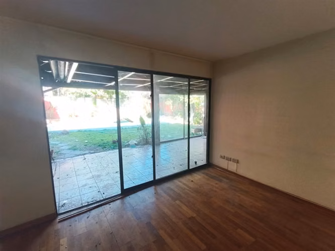 Casa en venta de 4 dorm. en Huechuraba - Imagen 2