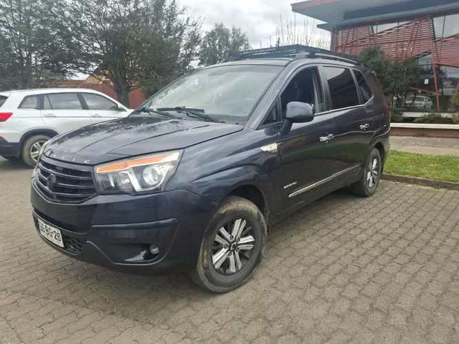 Vendo Ssangyong Stavic Diesel año 2014 - Imagen 3