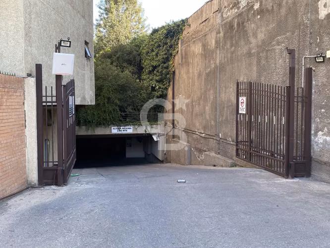 Estacionamientos (2) + Bodega - Sector Canal 13