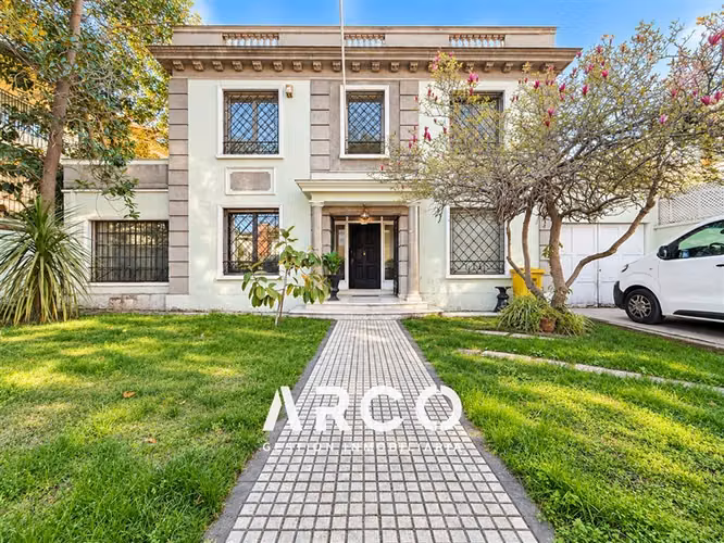 Casa Neoclásica en Sector Pedro de Valdivia. Providencia