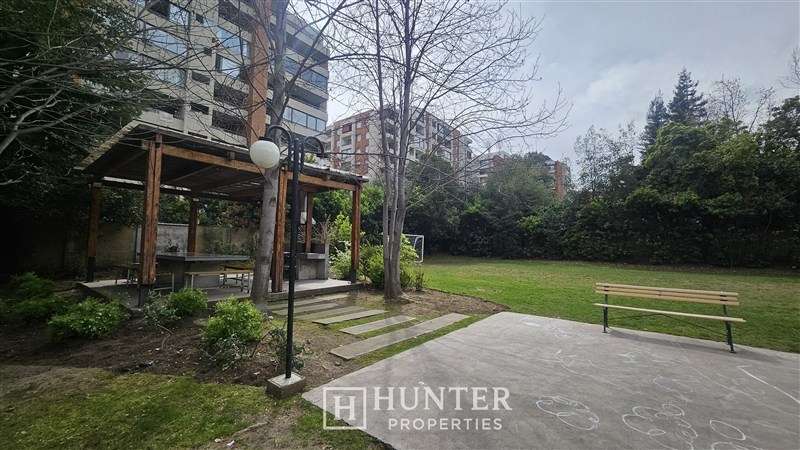 Dpto en venta en Las Condes gran parque 2D 2B + servicio