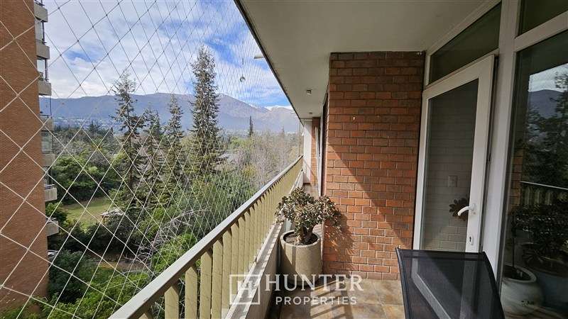 Dpto en venta en Las Condes gran parque 2D 2B + servicio