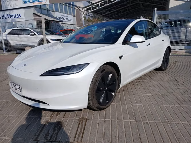 TESLA MODEL 3 2024