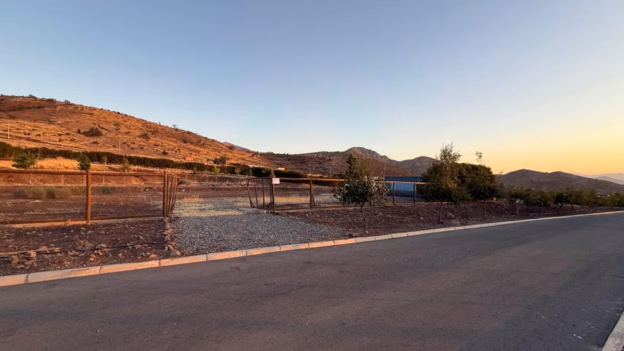 SE VENDE PARCELA PARA CONSTRUCCIÓN URBANIZADA COLINA CHICUREO - Imagen 13