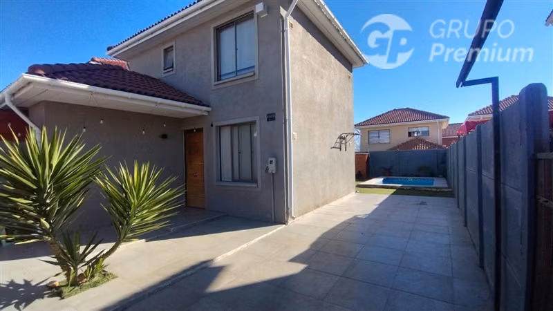 Casa en venta de 3 dorm. 3 baños microbarrio