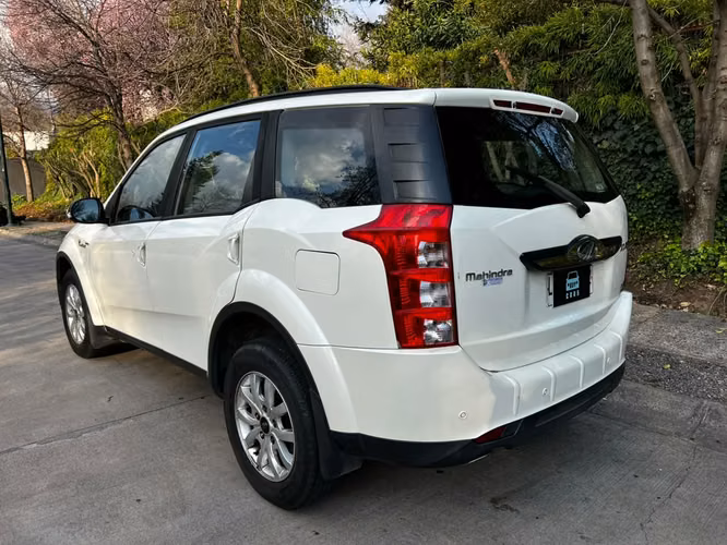 MAHINDRA XUV 500 2.2L BENCINA 4X2 AUT AÑO 2019