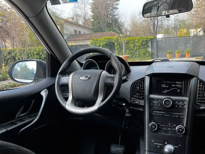 MAHINDRA XUV 500 2.2L BENCINA 4X2 AUT AÑO 2019