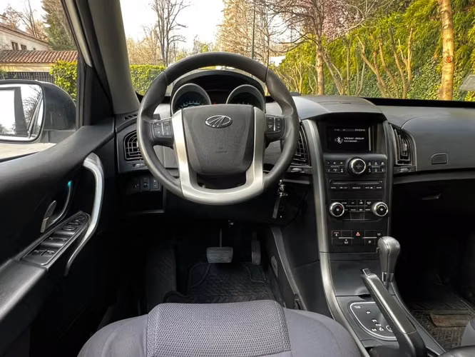 MAHINDRA XUV 500 2.2L BENCINA 4X2 AUT AÑO 2019