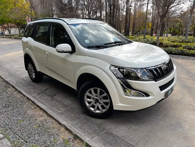 MAHINDRA XUV 500 2.2L BENCINA 4X2 AUT AÑO 2019