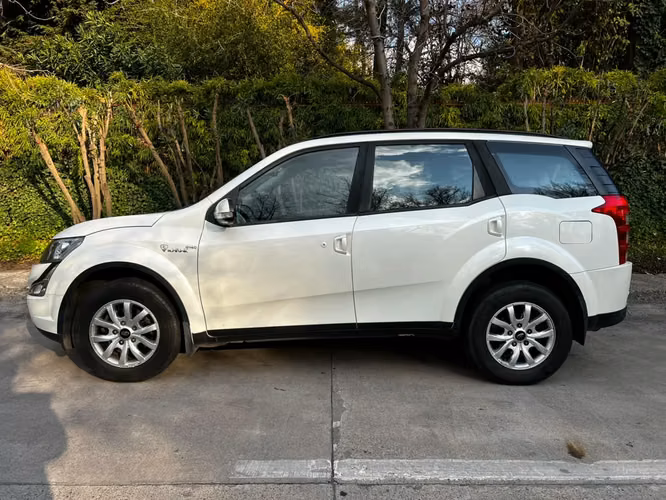MAHINDRA XUV 500 2.2L BENCINA 4X2 AUT AÑO 2019