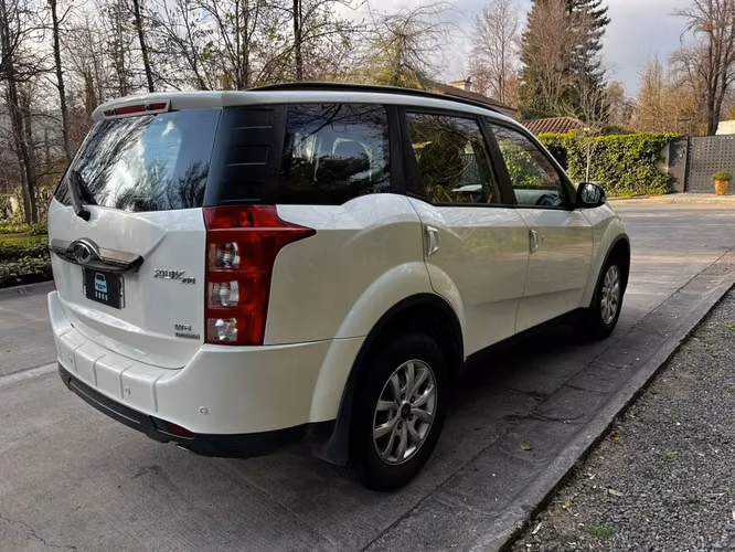 MAHINDRA XUV 500 2.2L BENCINA 4X2 AUT AÑO 2019