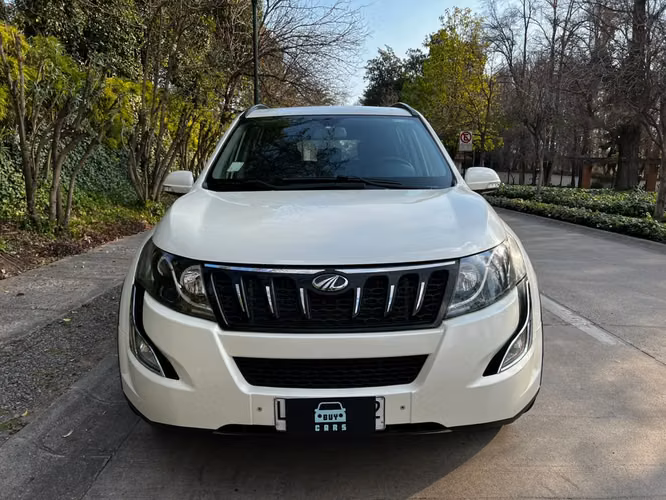 MAHINDRA XUV 500 2.2L BENCINA 4X2 AUT AÑO 2019
