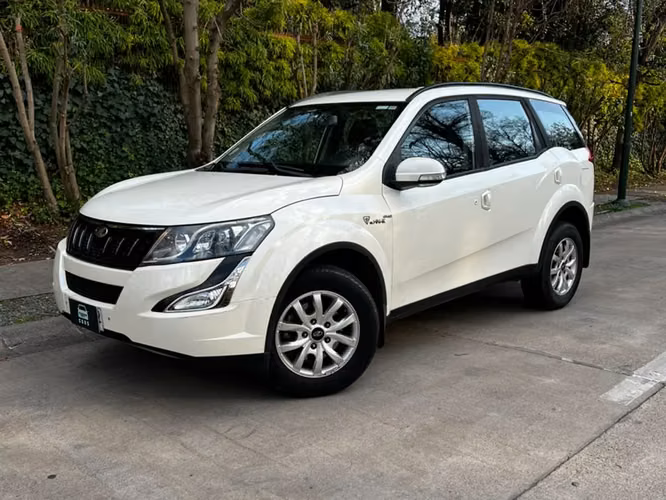 MAHINDRA XUV 500 2.2L BENCINA 4X2 AUT AÑO 2019