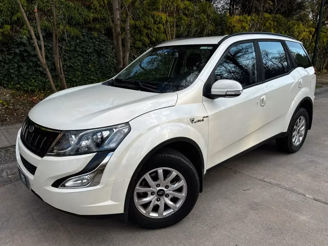 MAHINDRA XUV 500 2.2L BENCINA 4X2 AUT AÑO 2019