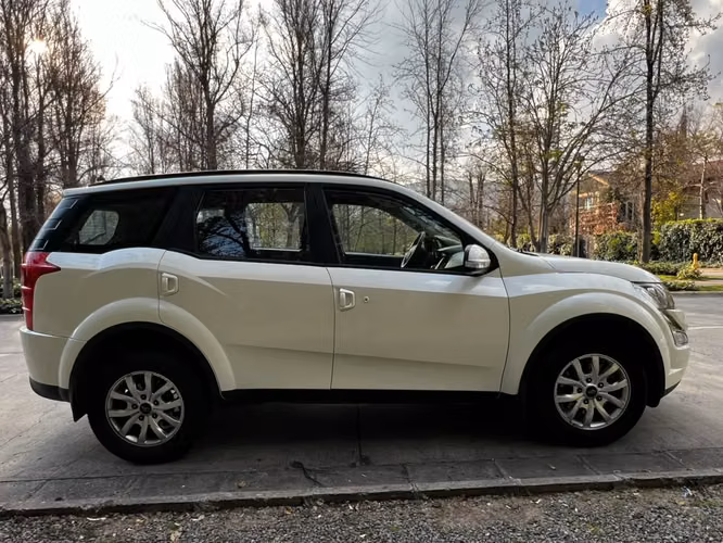 MAHINDRA XUV 500 2.2L BENCINA 4X2 AUT AÑO 2019