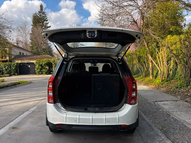 MAHINDRA XUV 500 2.2L BENCINA 4X2 AUT AÑO 2019