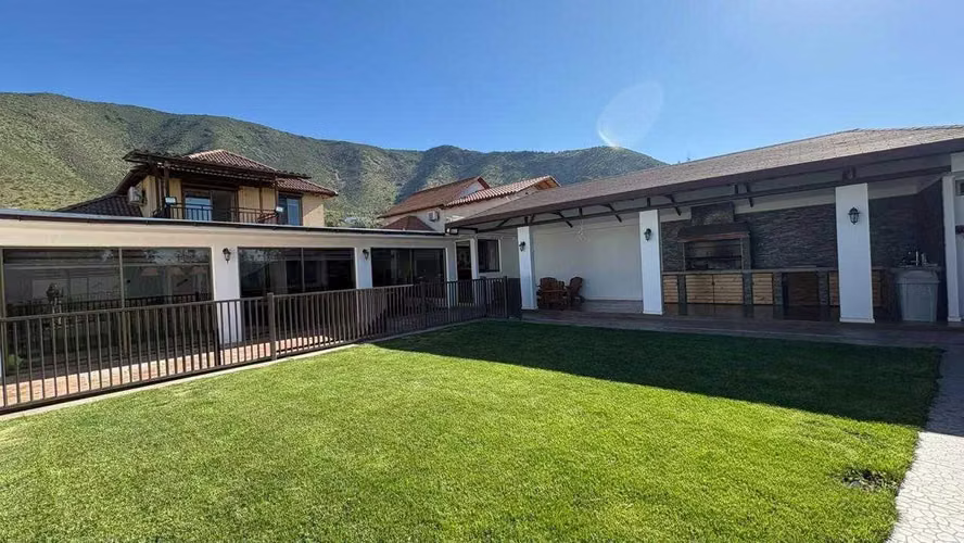 CASA 3DOR.,4B, 4 EST/ 1BGA/ PATIO/ ANTEJARDIN (182187)