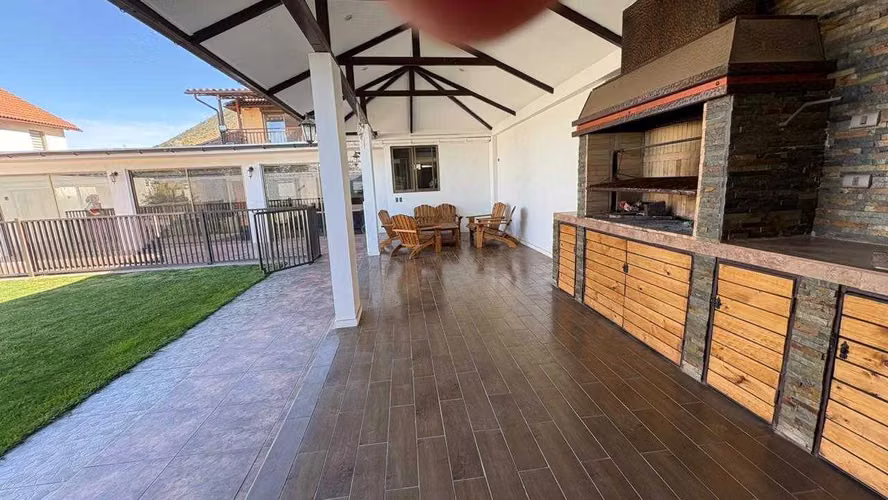 CASA 3DOR.,4B, 4 EST/ 1BGA/ PATIO/ ANTEJARDIN (182187)