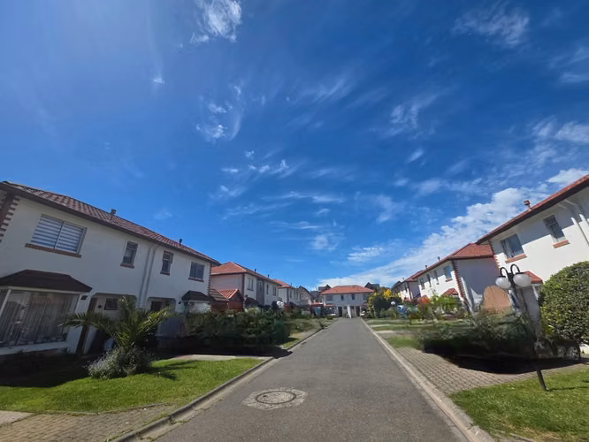 Casa, condominio, frente a Plaza Belgica, Lomas San Sebastián,  Concepción