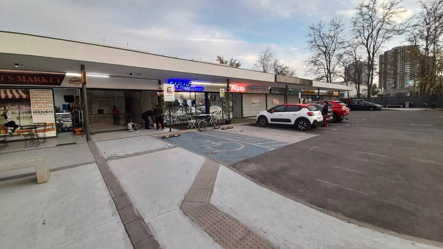 EXCELENTE LOCAL EN STREEP CENTER (182197)